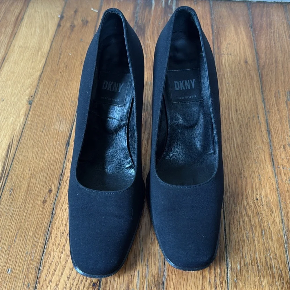 DKNY Women's Black Pumps 6.5 - Picture 2 of 6